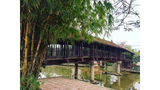 Cầu ngói Phát Diệm – Ninh Bình là một trong những cây cầu ngói ở Việt Nam có lịch sử lâu đời
